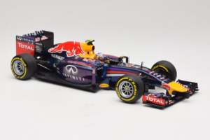 Red Bull RB10 Renault #3 D. Ricciardo Infiniti Red Bull Racing Showcar 2014 Minichamps 1:18 110140003 Метал — снимка 4 от 6