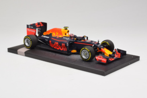 Red Bull RB12 Tag Heuer #26 D. Kvyat Red Bull Racing Showcar 2016 Minichamps 1:18 117160026 Смола — снимка 4 от 7