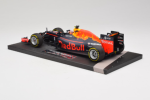 Red Bull RB12 Tag Heuer #26 D. Kvyat Red Bull Racing Showcar 2016 Minichamps 1:18 117160026 Смола — снимка 5 от 7