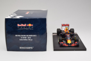 Red Bull RB12 Tag Heuer #26 D. Kvyat Red Bull Racing Showcar 2016 Minichamps 1:18 117160026 Смола — снимка 6 от 7