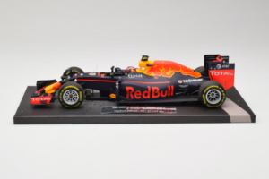 Red Bull RB12 Tag Heuer #26 D. Kvyat Red Bull Racing Showcar 2016 Minichamps 1:18 117160026 Смола