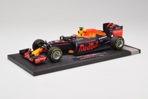 Red Bull RB12 Tag Heuer #26 D. Kvyat Red Bull Racing Showcar 2016 Minichamps 1:18 117160026 Смола — снимка 2 от 7