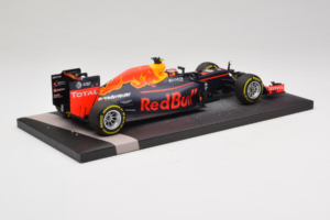 Red Bull RB12 Tag Heuer #26 D. Kvyat Red Bull Racing Showcar 2016 Minichamps 1:18 117160026 Смола — снимка 3 от 7