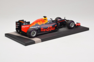 Red Bull RB12 Tag Heuer #3 D. Ricciardo Red Bull Racing 1st Pole Monaco Grand Prix 2016 Minichamps 1:18 117160103 Смола — снимка 3 от 7