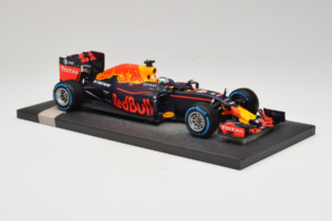 Red Bull RB12 Tag Heuer #3 D. Ricciardo Red Bull Racing Brazilian Grand Prix 2016 Minichamps 1:18 117161203 Смола — снимка 4 от 6