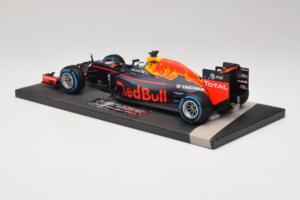 Red Bull RB12 Tag Heuer #3 D. Ricciardo Red Bull Racing Brazilian Grand Prix 2016 Minichamps 1:18 117161203 Смола — снимка 5 от 6
