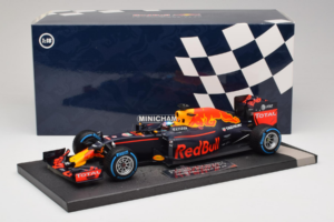 Red Bull RB12 Tag Heuer #3 D. Ricciardo Red Bull Racing Brazilian Grand Prix 2016 Minichamps 1:18 117161203 Смола — снимка 6 от 6