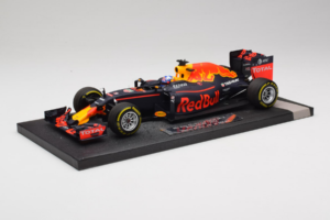 Red Bull RB12 Tag Heuer #3 D. Ricciardo Red Bull Racing Showcar 2016 Minichamps 1:18 117160003 Смола — снимка 2 от 7