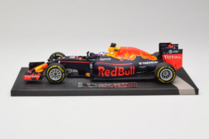 Red Bull RB12 Tag Heuer #3 D. Ricciardo Red Bull Racing Showcar 2016 Minichamps 1:18 117160003 Смола