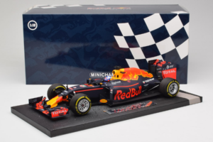 Red Bull RB12 Tag Heuer #3 D. Ricciardo Red Bull Racing Showcar 2016 Minichamps 1:18 117160003 Смола — снимка 7 от 7