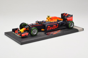 Red Bull RB12 Tag Heuer #33 M. Verstappen Red Bull Racing Showcar 2016 Minichamps 1:18 117161233 Смола — снимка 2 от 7