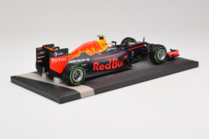 Red Bull RB12 Tag Heuer #33 M. Verstappen Red Bull Racing Showcar 2016 Minichamps 1:18 117161233 Смола — снимка 3 от 7