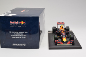 Red Bull RB12 Tag Heuer #33 M. Verstappen Red Bull Racing Showcar 2016 Minichamps 1:18 117161233 Смола — снимка 6 от 7