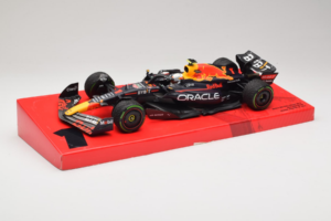 Red Bull RB18 #1 M. Verstappen Oracle Red Bull Racing Japanese Grand Prix Winner World Champion 2022 Minichamps 1:18 11322280 — снимка 2 от 7