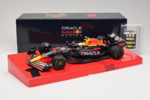 Red Bull RB18 #1 M. Verstappen Oracle Red Bull Racing Japanese Grand Prix Winner World Champion 2022 Minichamps 1:18 11322280 — снимка 7 от 7
