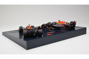Red Bull RB19 Honda RBPT #1 M. Verstappen Oracle Red Bull Racing Qatar Grand Prix World Champion 2023 Minichamps 1:18 1122318 — снимка 4 от 6