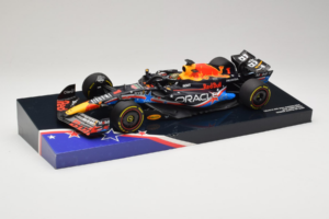Red Bull RB19 #1 M. Verstappen Oracle Red Bull Racing United States Grand Prix Winner World Champion 2023 Minichamps 1:18 113 — снимка 2 от 7