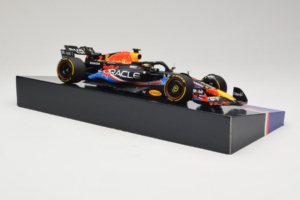 Red Bull RB19 #1 M. Verstappen Oracle Red Bull Racing United States Grand Prix Winner World Champion 2023 Minichamps 1:18 113 — снимка 4 от 7