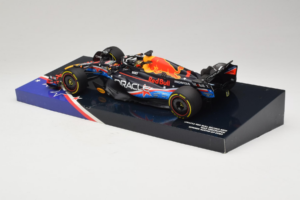 Red Bull RB19 #1 M. Verstappen Oracle Red Bull Racing United States Grand Prix Winner World Champion 2023 Minichamps 1:18 113 — снимка 5 от 7