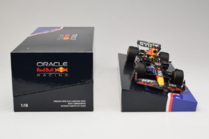 Red Bull RB19 #1 M. Verstappen Oracle Red Bull Racing United States Grand Prix Winner World Champion 2023 Minichamps 1:18 113 — снимка 6 от 7