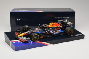 Red Bull RB19 #1 M. Verstappen Oracle Red Bull Racing United States Grand Prix Winner World Champion 2023 Minichamps 1:18 113 — снимка 7 от 7