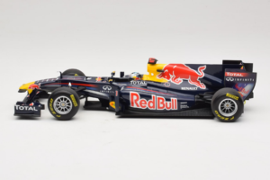 Red Bull RB7 Renault #1 S. Vettel Red Bull Racing Showcar 2011 Minichamps 1:18 110110071-1 Метал — снимка 3 от 7