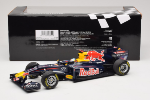 Red Bull RB7 Renault #1 S. Vettel Red Bull Racing Showcar 2011 Minichamps 1:18 110110071-1 Метал — снимка 6 от 7