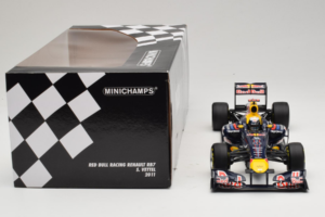 Red Bull RB7 Renault #1 S. Vettel Red Bull Racing World Champion 2011 Minichamps 1:18 110110001 Метал — снимка 6 от 6