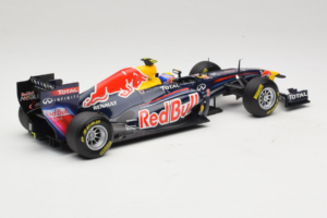 Red Bull RB7 Renault #2 M. Webber Red Bull Racing Showcar 2011 Minichamps 1:18 110110002 Метал — снимка 2 от 7
