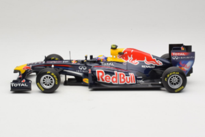 Red Bull RB7 Renault #2 M. Webber Red Bull Racing Showcar 2011 Minichamps 1:18 110110002 Метал — снимка 3 от 7