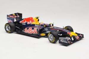 Red Bull RB7 Renault #2 M. Webber Red Bull Racing Showcar 2011 Minichamps 1:18 110110002 Метал — снимка 4 от 7