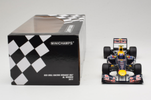 Red Bull RB7 Renault #2 M. Webber Red Bull Racing Showcar 2011 Minichamps 1:18 110110002 Метал — снимка 7 от 7