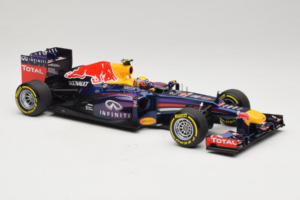 Red Bull RB9 Renault #2 M. Webber Infiniti Red Bull Racing Showcar 2013 Minichamps 1:18 110130072 Метал — снимка 4 от 6