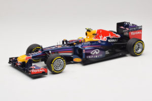 Red Bull RB9 Renault #2 M. Webber Infiniti Red Bull Racing Showcar 2013 Minichamps 1:18 110130072 Метал