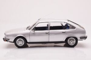 Renault 30 TX Сребрист Norev 1:18 185272 Метал — снимка 4 от 8