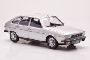 Renault 30 TX Сребрист Norev 1:18 185272 Метал — снимка 6 от 8