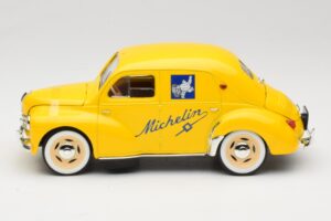 Renault 4CV Michelin Yellow Solido 1:18 82002 Метал — снимка 3 от 6