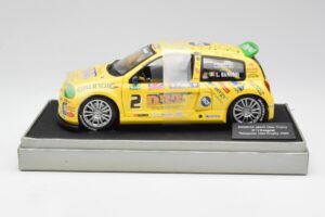 Renault Clio Sport #2 E. Rangoni Renault Clio Trophy Winner 2000 Universal Hobbies 1:18 7711218616 Метал — снимка 3 от 6