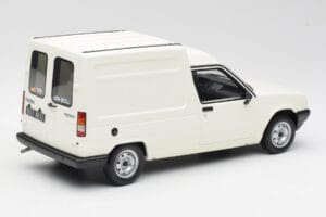 Renault Express Бял Otto 1:18 OT466 Смола — снимка 2 от 5