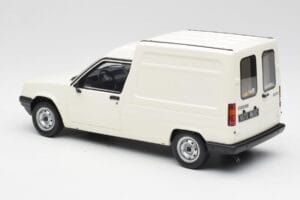 Renault Express Бял Otto 1:18 OT466 Смола — снимка 4 от 5