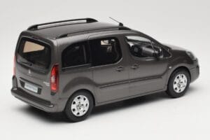 Renault Juvaquatre Break 300 kg Слонова Кост Norev 1:18 185260 Метал — снимка 2 от 6