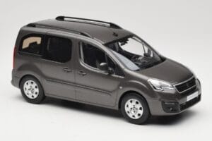 Renault Juvaquatre Break 300 kg Слонова Кост Norev 1:18 185260 Метал — снимка 4 от 6