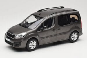 Renault Juvaquatre Break 300 kg Слонова Кост Norev 1:18 185260 Метал