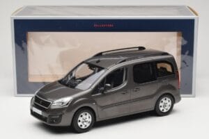 Renault Juvaquatre Break 300 kg Слонова Кост Norev 1:18 185260 Метал — снимка 6 от 6
