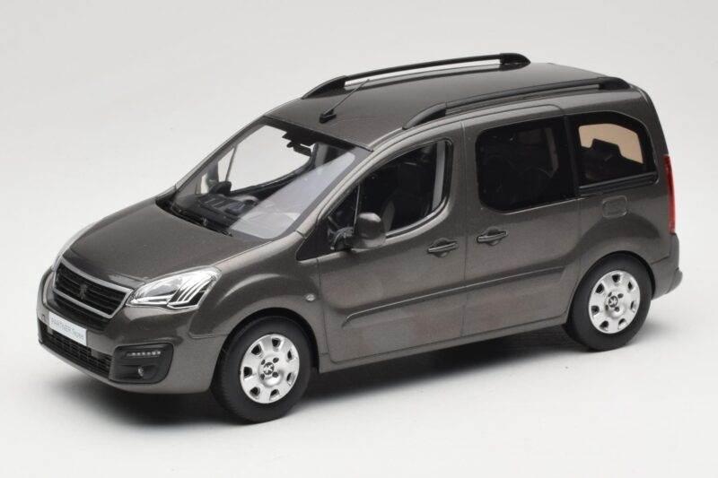 Renault Juvaquatre Break 300 kg Слонова Кост Norev 1:18 185260 Метал