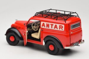 Renault Juvaquatre Utilitaire Червен Solido 1:18 8424 Метал — снимка 5 от 8