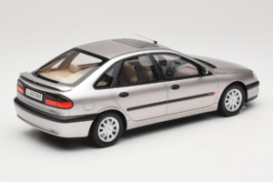 Renault Laguna V6 3.0 Baccara Opal Grey Otto 1:18 OT1185 Смола — снимка 2 от 6