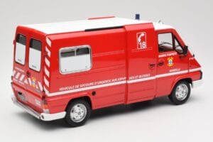 Renault Master T30 VSAB Пожарна Червен Otto 1:18 OT1107 Смола — снимка 2 от 6