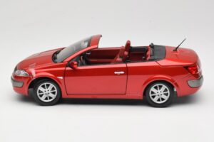 Renault Megane Mk1 CC Червен Solido 1:18 8152 Метал — снимка 4 от 8