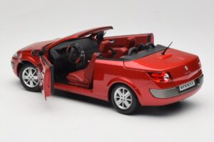 Renault Megane Mk1 CC Червен Solido 1:18 8152 Метал — снимка 5 от 8